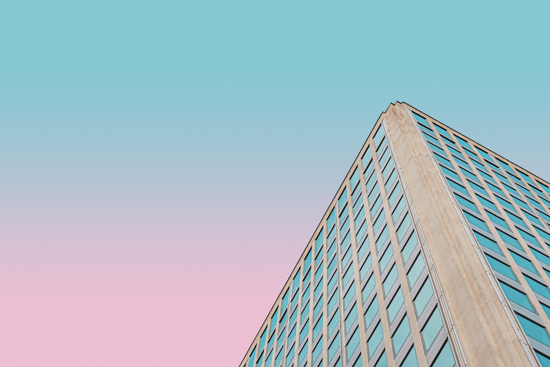 Chris Woerts en zijn financiële succes: wat weten we over zijn vermogen?