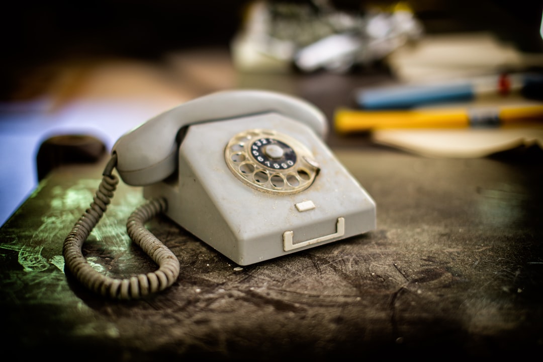 Waarom 020-2272961 zo vaak opduikt: wat zit er achter dit telefoonnummer?